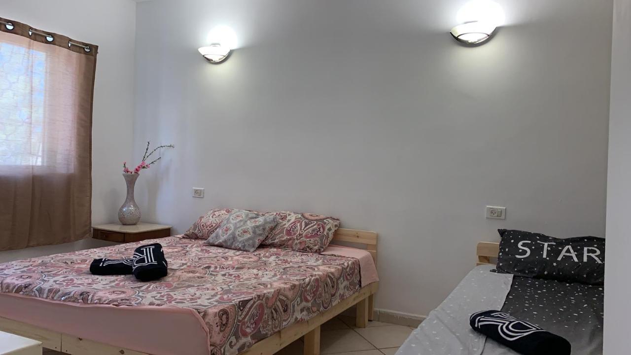 Zimmer Dora Неве Зохар Екстериор снимка